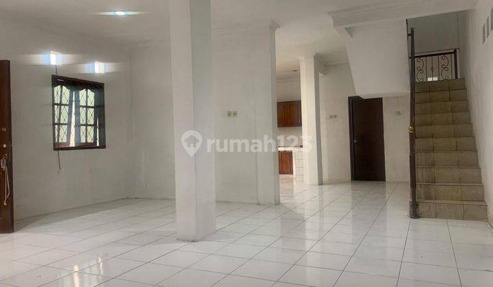 Dijual Rumah di Jembatan 5, Lt.240m2, SHM 2