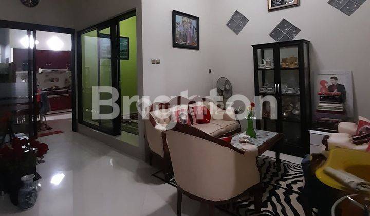 Turun Harga Rumah 2 Lantai Bagus Bersih Furnished di Jl Kedawung, Malang 2