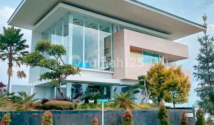 Rumah Mewah Sultan 3,5 Lantai di Dago Pakar Resort 