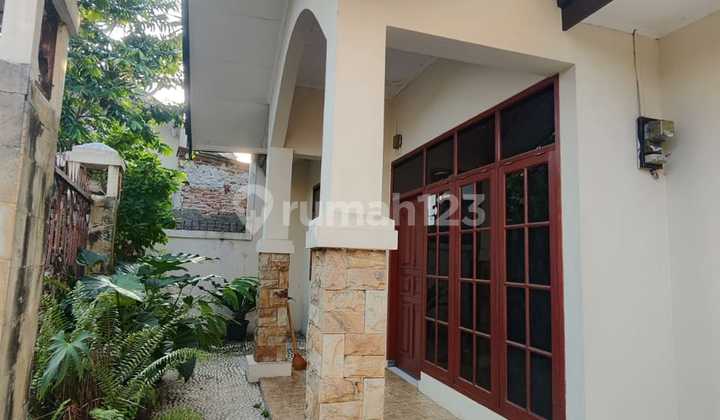 Dijual Rumah SHM 2 Lantai Dekat Pintu Tol Pasteur Siap Huni