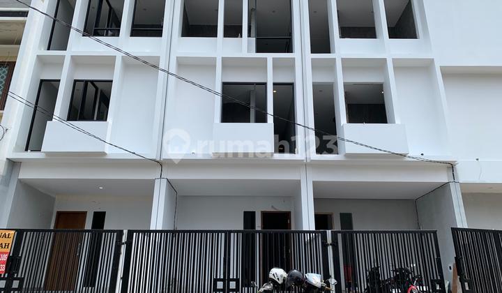 Rumah Muara Karang Brandnew Dijual 3,5 Lantai 