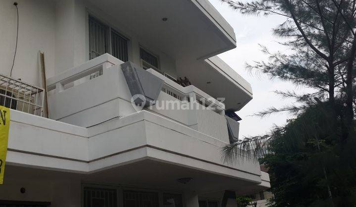 Dijual Rumah Gede di Green Garden Luas Tanah 340m2 Posisi Hoek 1