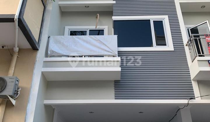 Rumah daerah teluk gong jakarta barat dijual brandnew 3 lantai bagus dan siap huni ada 4 unit ready brandnew ukuran 5x15m2 Rumah daerah teluk gong jakarta barat dijual brandnew 3 lantai bagus dan siap huni ada 4 unit ready brandnew ukuran 5x15m2