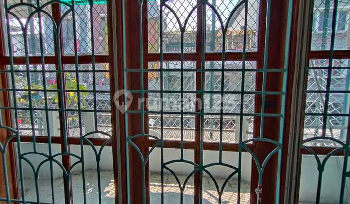 2.5-Story House in Jelambar, West Jakarta for Sale Semi-Furnished 2