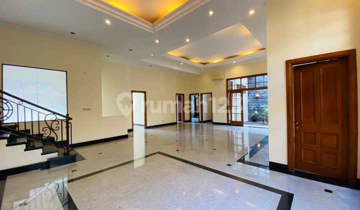 For Sale House in Jagakarsa South Jakarta Land Area 607m2 Building Area 334m2 Swimming Pool