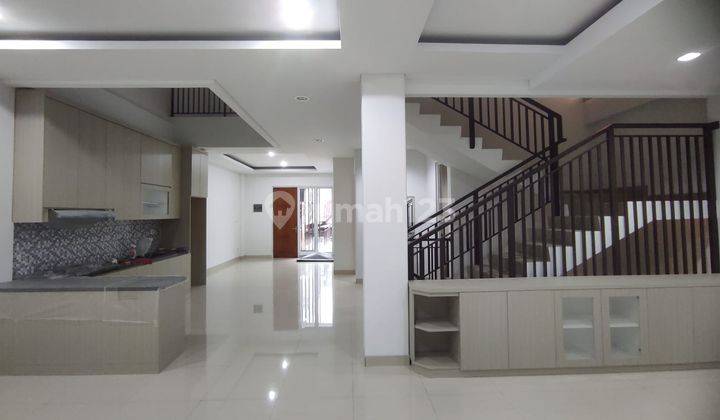 Dijual Cepat Rumah Brand New 3 lantai siap huni puri indah jak-bar 1