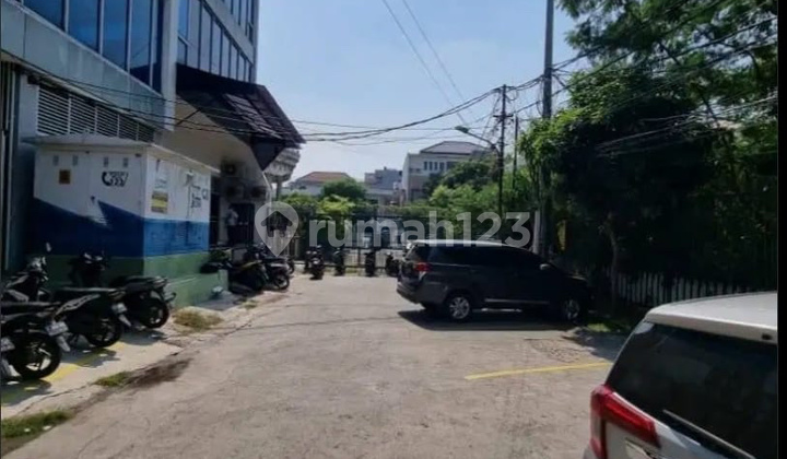 Affordable Price - Ready-to-Occupy Shophouse on Pluit Raya, North Jakarta 1