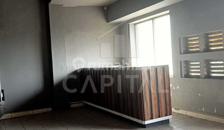 2.5-Storey Shophouse Suitable for Various Types of Businesses on Jenderal Sudirman Street. 2