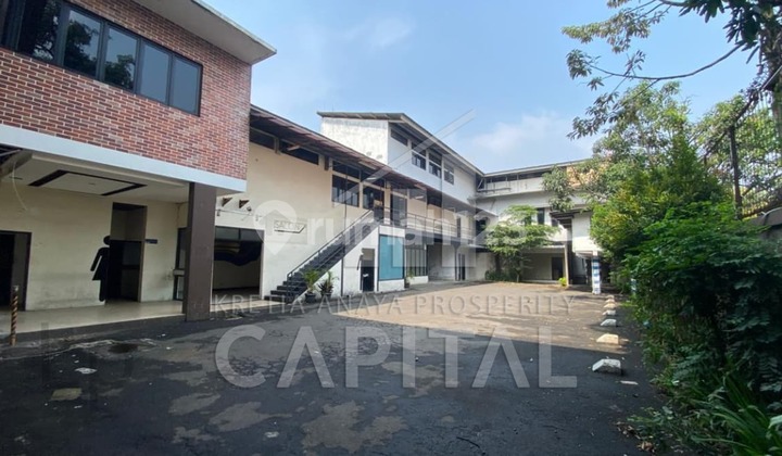 Spacious Strategic Business Space in Pasirkaliki Suitable for Cafe Showroom Office and Others