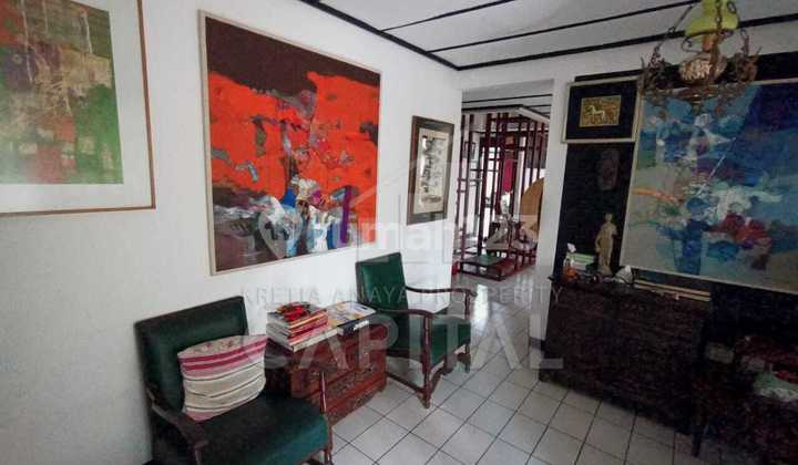 Rumah Antik Terawat Siap Huni dengan Lokasi Dekat Universitas Ternama di Cikutra Bandung