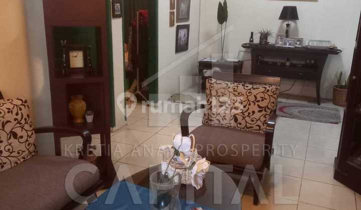 A Comfortable and Well-Maintained Clean House in Margahayu Permai, Wing of Taman Kopo Indah, Bandung 2