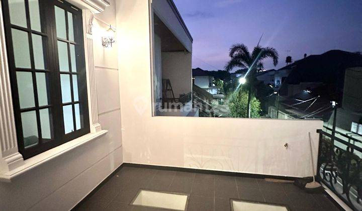 Rumah Baru desain Modern Klasik Eropa di Pulomas Jakarta Timur 2