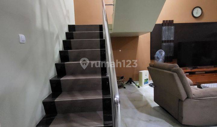 Dijual Rumah 2 lantai dekat tol Jorr  2