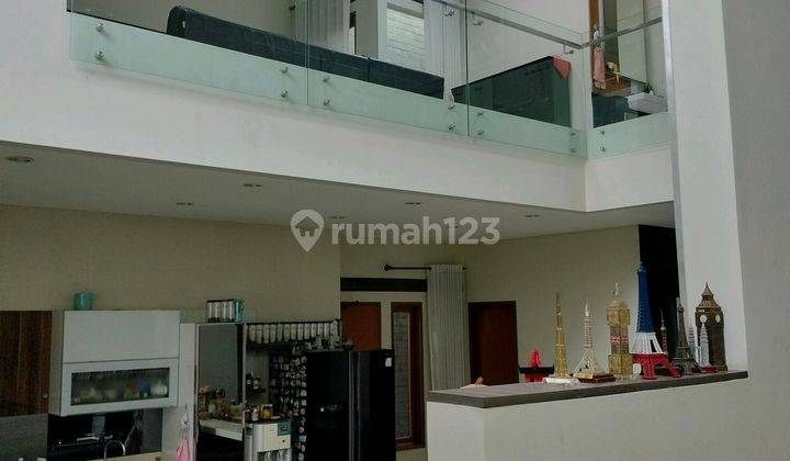 Dijual Rumah Mewah Dekat Universitas Semi Furnished 1