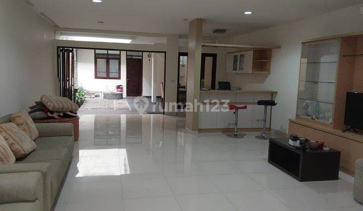Disewakan Rumah Bagus Full Furnished Setraduta 1