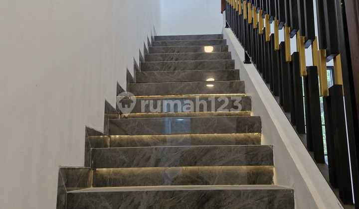 Dijual Rumah Siap Huni Di Tomang ( Rumah Pinggir Jalan Besar Belakang Gedung Panorama) 2