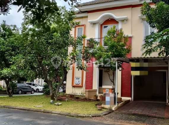 For Sale Ready-to-Occupy House in Hoek Cluster Crystal Gading Serpong