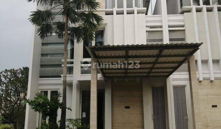 Disewakan Rumah di Lariz embassy pakuwon Indah 250 m2 Harga 160 jt 1