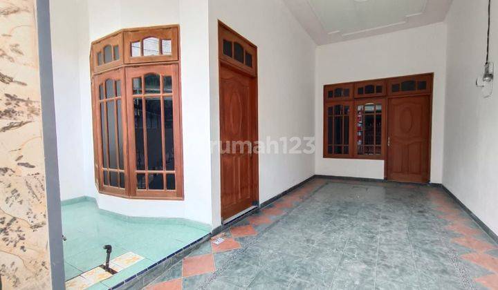 Disewakan Rumah di Semolowaru 102 m2, 40 jt 5kt, 2 km 2