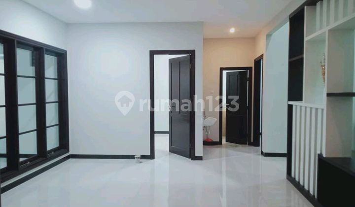 Dijual Rumah 1,5 Lantai Baru Renov Cantik Bonus Semi Furniture. 85juta/thn Nego* 2