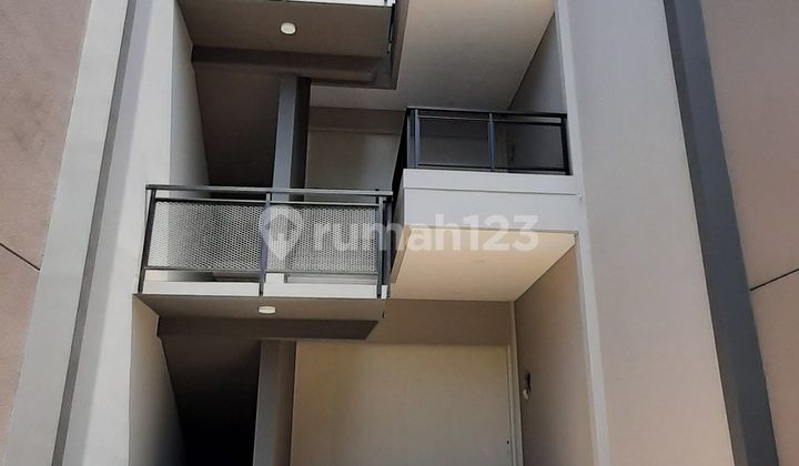 Ruang usaha di lantai 2, mainroad sudirman,dekat sekolah Ruang usaha di lantai 2, mainroad sudirman,dekat sekolah