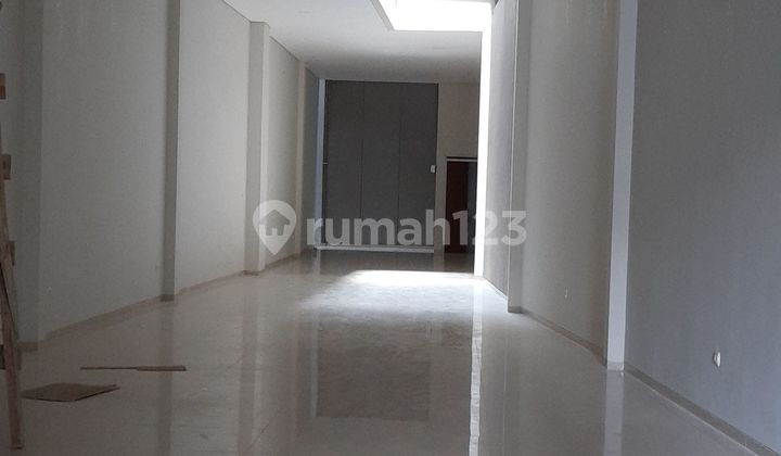 Ruang usaha di lantai 2, mainroad sudirman,dekat sekolah Ruang usaha di lantai 2, mainroad sudirman,dekat sekolah