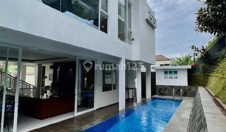 Rumah villa cantik di dago pakar dengan kolam renang full furnish 1