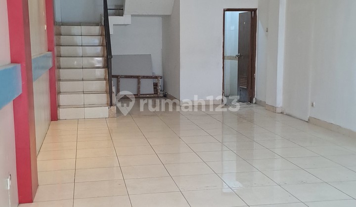 Three-Story Shop House in Riau Wing, Suitable for a Course Venue. 2
