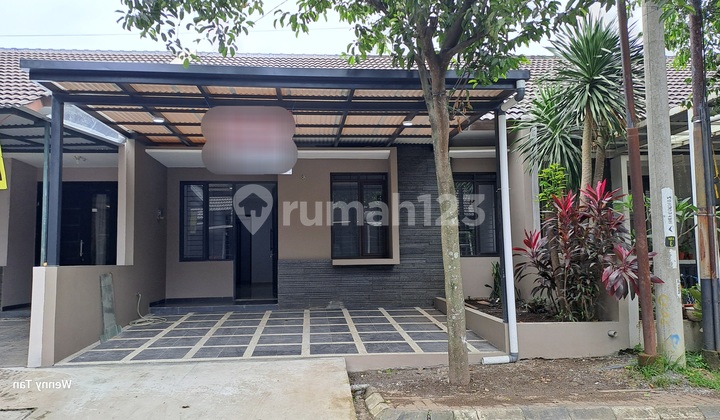 Newly renovated, fresh and ready-to-occupy house in Batununggal complex.
