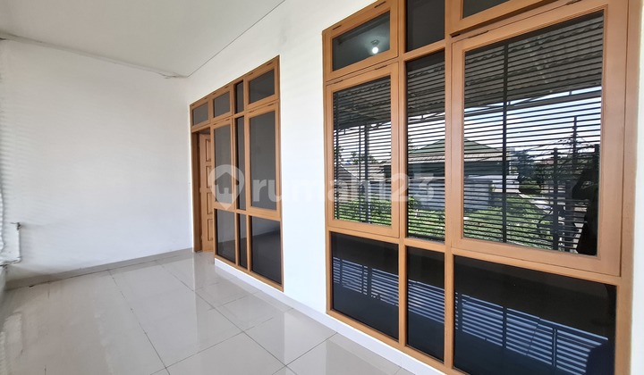 Rumah Siap Huni 3 Lantai di Kembar Mas