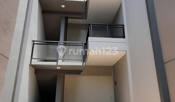 Ruko Lantai 1 di Mainroad Jalan Sudirman Dekat Sekolah Bpk