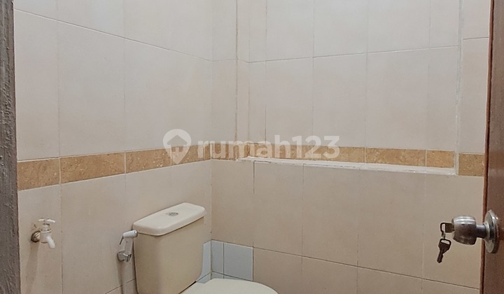 Three-Story Riau Wing Shop House, Suitable for a Tutoring Center.