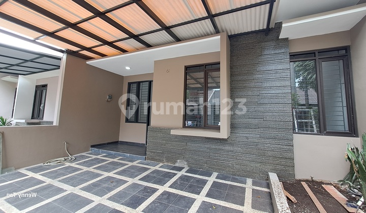 Newly renovated, fresh and ready-to-occupy house in Batununggal complex.