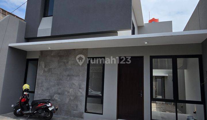 Dijual Rumah Baru Moderen Dengan Empat Kamar Tidur Di Jl Kembar Bandung 2