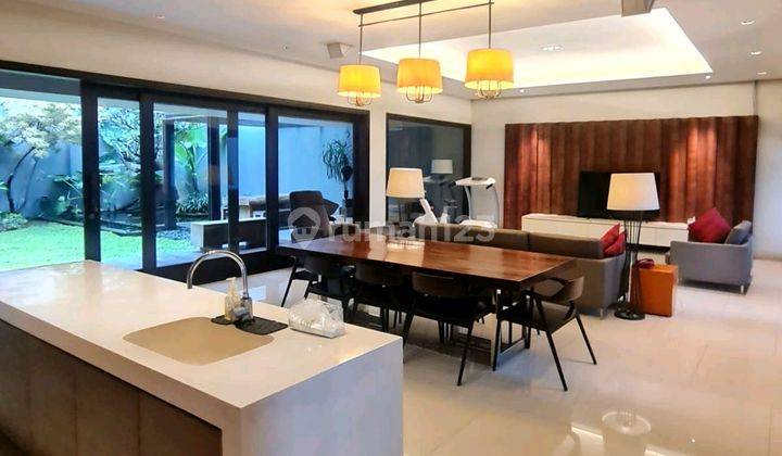 Jual Rumah Keren Setraduta Siap Huni 1