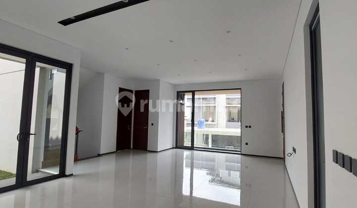 Dijual Rumah Baru Setraduta 2