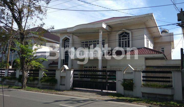 Villa Mewah besar elite siap huni di Multatuli Medan 1