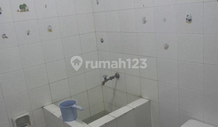 House in Singgasana Pradana Land Size 3 M 2