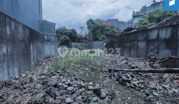 Main road land, Buah Batu, 2-way, busy area. Main road land, Buah Batu, 2-way, busy area.