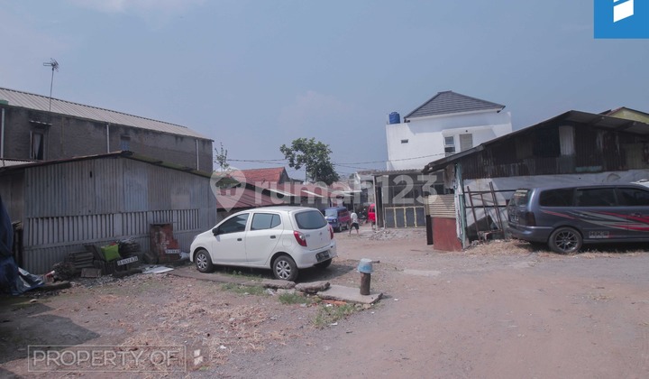 Land on Jl Kopo main road priced below market value. Land on Jl Kopo main road priced below market value.