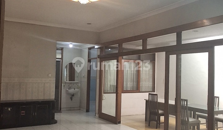 Rumah di Singgasana Pradana Hitung Tanah 3 M Rumah di Singgasana Pradana Hitung Tanah 3 M