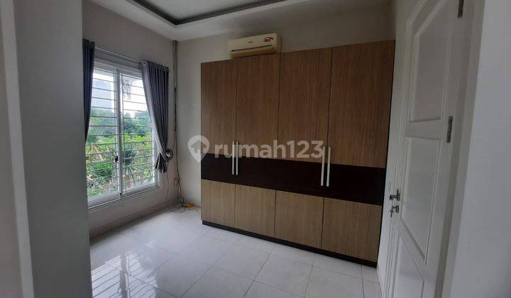 Rumah Kontrakan Bagus SHM di Disewakan Rumah Di Phg Sapphire, Gading Serpong

lt.200m² (10x20)
Lb.160m²
2	lantai 
Kt.3+1	
Km.3+1
Utara
Listrik 4400	
Semi Furnish
min Sewa 2 Thn
 2