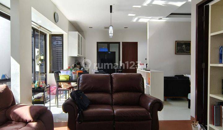 Rumah Modern 2lt Cantik Siap Huni Dalam Komplek Di Bsd City 2