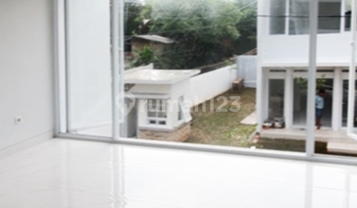 Rumah Baru 2lt Modern Desaign Dekat Halte Transjakarta Petukangan 2