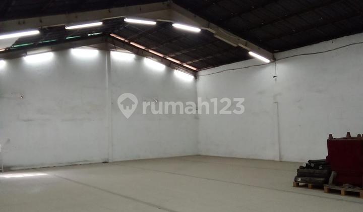 For Rent Strategic Warehouse Cakung on Wide Road in North Jakarta