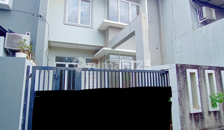 Rumah Baru 2Lt Modern Minimalis Dekat Stasiun Mall SHM di Bintaro