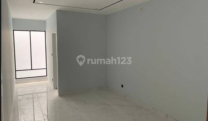 Rumah Brand New Pluit 3,5 Lantai 5 Kamar Tidur 2