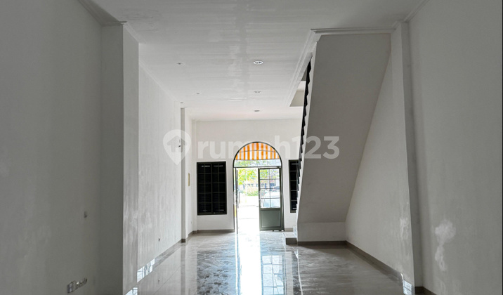 Ruko Osaka 2 muka 3 lantai nonfurnished Hadap Jalan boulevard 1
