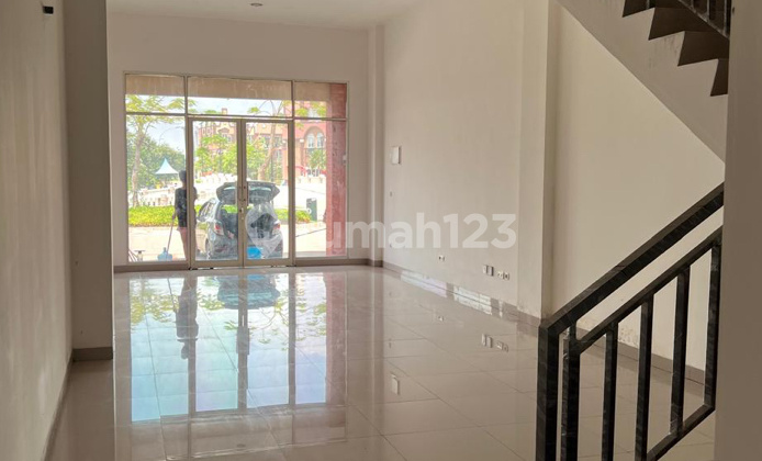 Ruko La Riviera pik 2 3 lantai hadap taman & danau 1