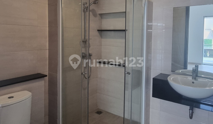 Rumah golf Island 2,5 lantai 4 kamar tidur nonfurnished brand new 2